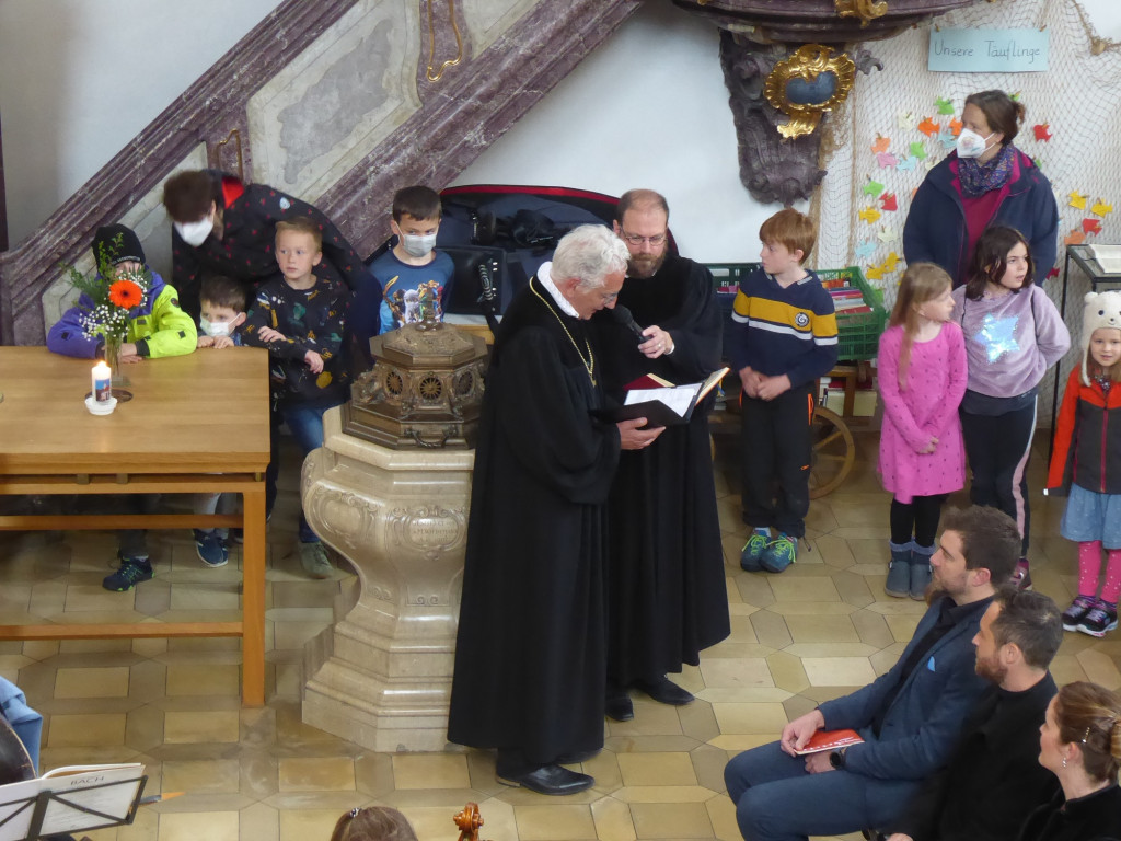 Kindergottesdienst-Kinder bei der Glockenweihe