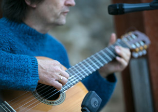 Gitarre und Mikrofon